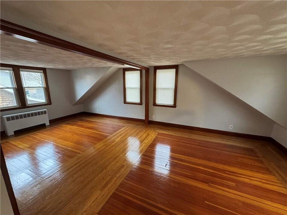 83 Farnum Pike in Smithfield, RI - Building Photo