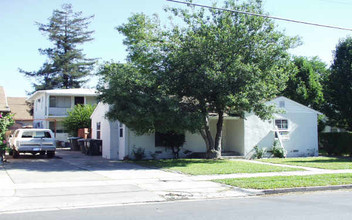 4-plex  (& Sfr) in Sacramento, CA - Building Photo - Building Photo