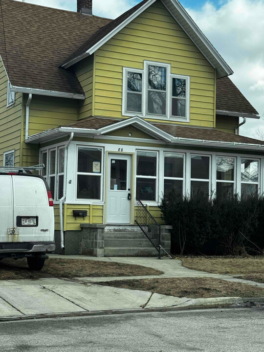 88 Monroe St in Fort Atkinson, WI - Foto de edificio