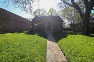 5651 N Green Bay Ave in Glendale, WI - Building Photo - Building Photo