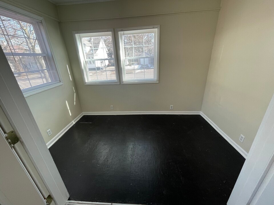 1467 Division St in Muskegon, MI - Building Photo