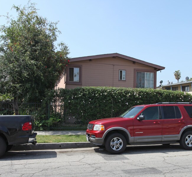 14734 Delano St in Van Nuys, CA - Building Photo - Building Photo