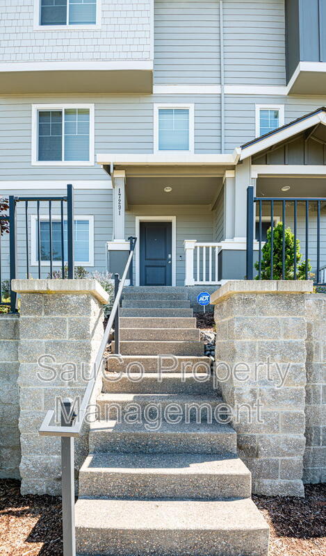 17291 NW Shackelford Rd in Portland, OR - Building Photo - Building Photo