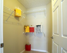 Linden Lane in Cuyahoga Falls, OH - Building Photo - Interior Photo