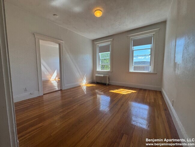 9A Egremont Rd, Unit 10 in Boston, MA - Building Photo - Building Photo