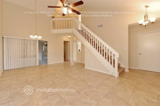 12824 Coverdale Dr in Tampa, FL - Building Photo - Building Photo