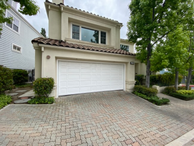 11734 Folkstone Ln in Los Angeles, CA - Foto de edificio - Building Photo