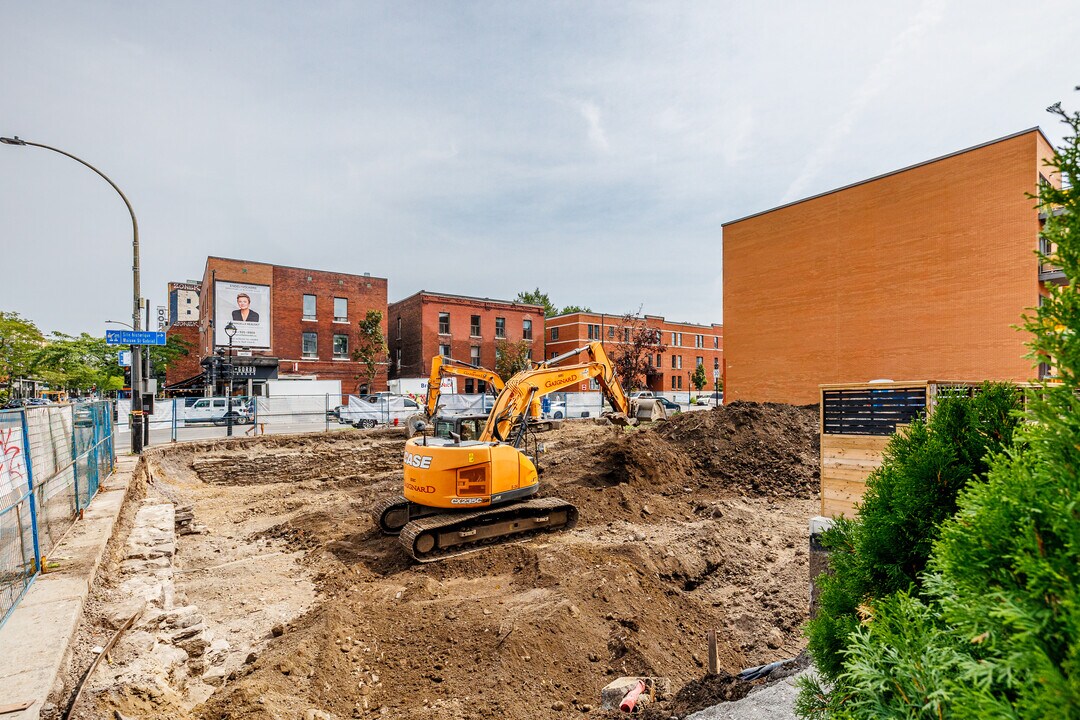 2620 Notre-Dame Rue O in Montréal, QC - Building Photo