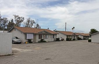 455-465 Iowa Ave in Riverside, CA - Building Photo - Building Photo