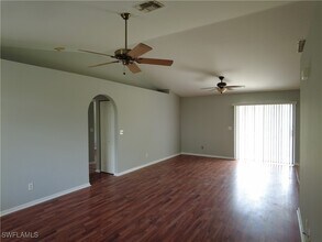 27052 S Riverside Dr in Bonita Springs, FL - Foto de edificio - Building Photo