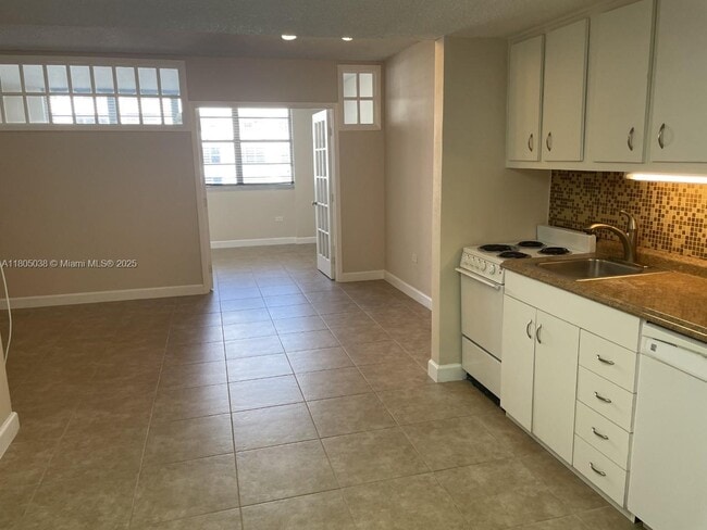 property at 999 Brickell Bay Dr