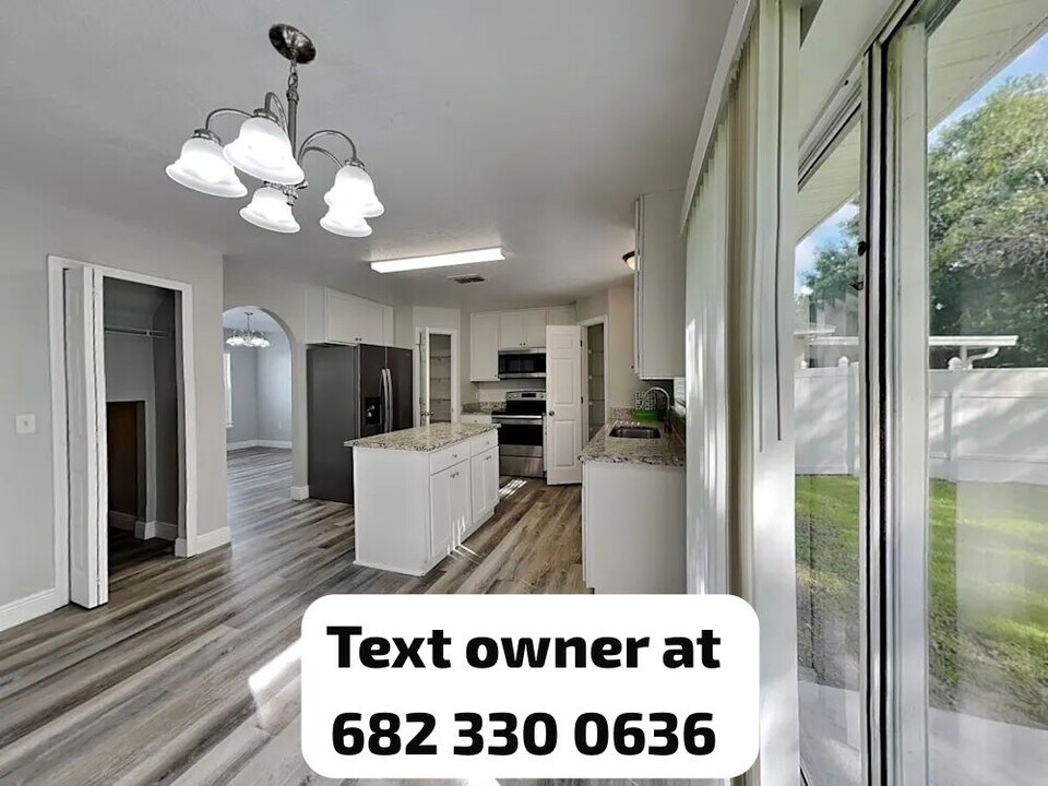 16440 Corner Lake Dr in Orlando, FL - Building Photo