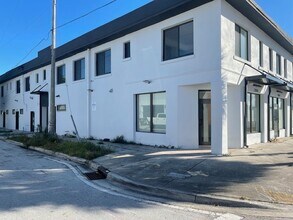 Lara Lena Apartments in West Palm Beach, FL - Building Photo - Building Photo