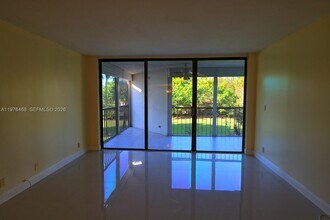 16500 Golf Club Rd in Weston, FL - Building Photo - Building Photo