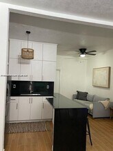 7149 Bay Dr in Miami Beach, FL - Foto de edificio - Building Photo