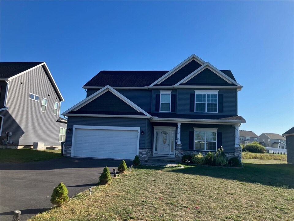 81 Beaver Rd in Churchville, NY - Building Photo