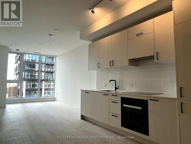 1 Kyle Lowry Rd in Toronto, ON - Building Photo - Building Photo