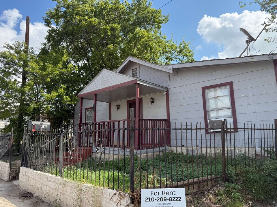 814 S Cherry St in San Antonio, TX - Building Photo