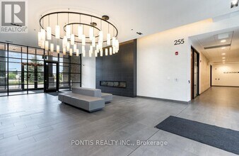 255 Northfield Dr E in Waterloo, ON - Building Photo - Building Photo