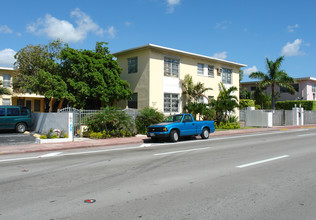 Virola Apartments in Miami Beach, FL - Building Photo - Building Photo