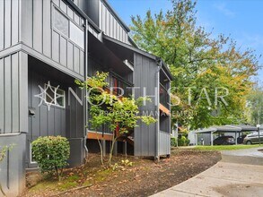 4 Touchstone Dr in Lake Oswego, OR - Building Photo - Building Photo