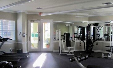 737 Crest Pines Dr in Orlando, FL - Foto de edificio - Building Photo