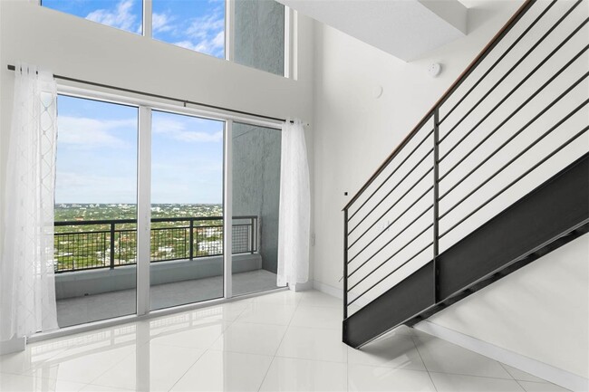 60 SW 13th St, Unit 3213 in Miami, FL - Building Photo - Building Photo