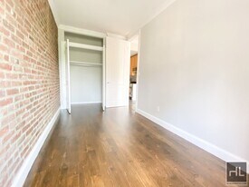 566 Hudson St, Unit 5 in New York, NY - Building Photo