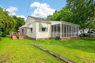 100 Hodges Manor Rd in Portsmouth, VA - Building Photo