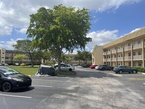 8285 Sunrise Lakes Blvd in Sunrise, FL - Building Photo - Building Photo