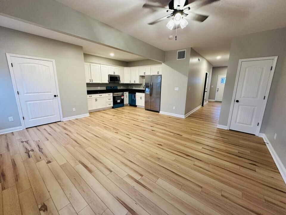 106 Lyons Ave in Harrodsburg, KY - Building Photo