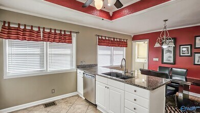 1203 Governors Dr SE in Huntsville, AL - Building Photo - Building Photo