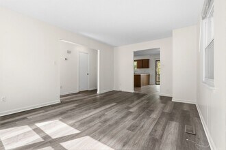 121 Gregory Dr in Cary, NC - Building Photo - Building Photo