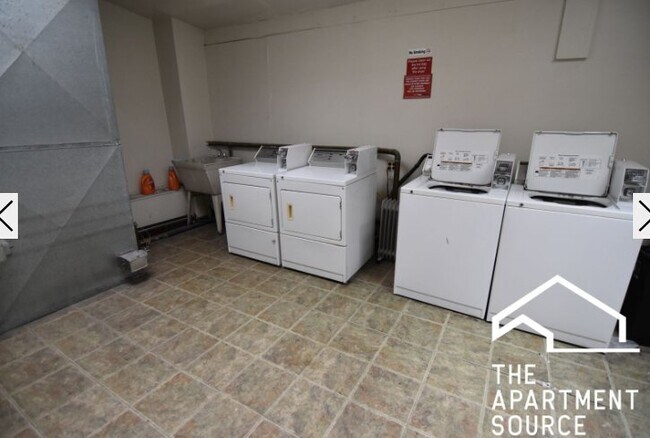 908 W Belmont Ave, Unit 2 in Chicago, IL - Building Photo - Building Photo