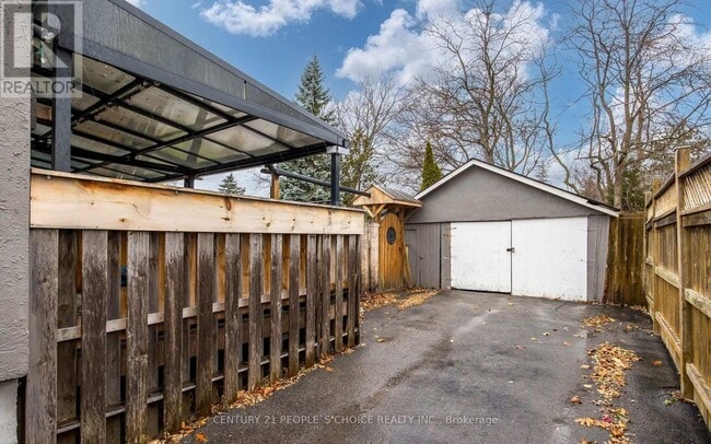 22 Parker St in Belleville, ON - Building Photo - Building Photo