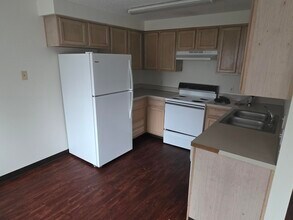 753 Clay St E, Unit 1 in Monmouth, OR - Building Photo - Building Photo