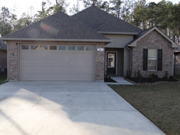 28451 Longfellow Ln in Albany, LA - Building Photo