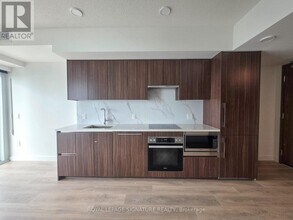 3 Concord Cityplace Wy in Toronto, ON - Building Photo - Building Photo