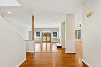 445 Springvale Rd in Great Falls, VA - Building Photo - Building Photo