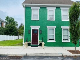 148 N Carlisle St in Greencastle, PA - Building Photo