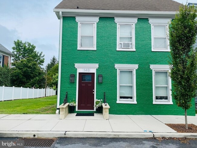 property at 148 N Carlisle St
