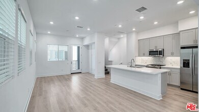 1679 Lexington Ln in Los Angeles, CA - Building Photo - Building Photo