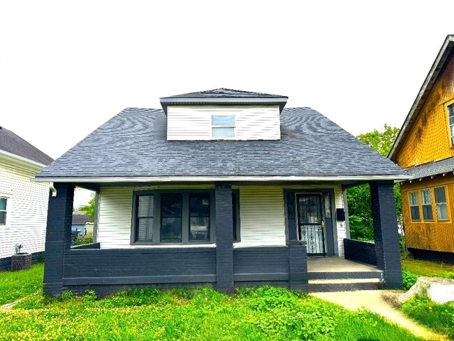 property at 2028 N Dexter St