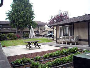 Raymond House in Raymond, WA - Building Photo - Building Photo