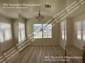 1744 E Robin Ln in Gilbert, AZ - Building Photo - Building Photo