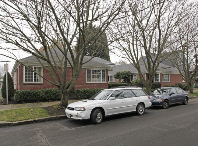 2105 NE Everett St in Portland, OR - Building Photo - Building Photo