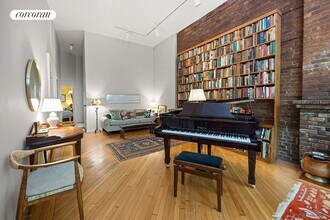 68 W 11th St in New York, NY - Building Photo - Building Photo