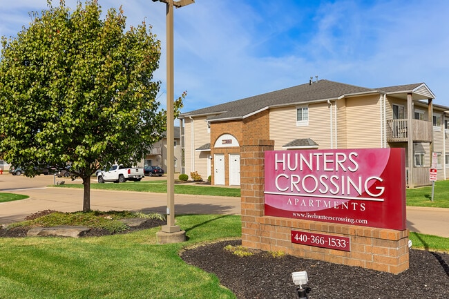 Hunters Crossing Apartments in Elyria, OH - Building Photo - Building Photo
