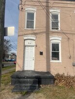 916 Washington Ave, Unit 916 washington Ave in Norfolk, VA - Building Photo