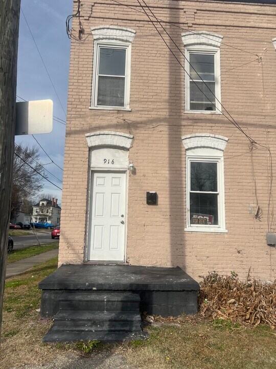 916 Washington Ave, Unit 916 washington Ave in Norfolk, VA - Building Photo